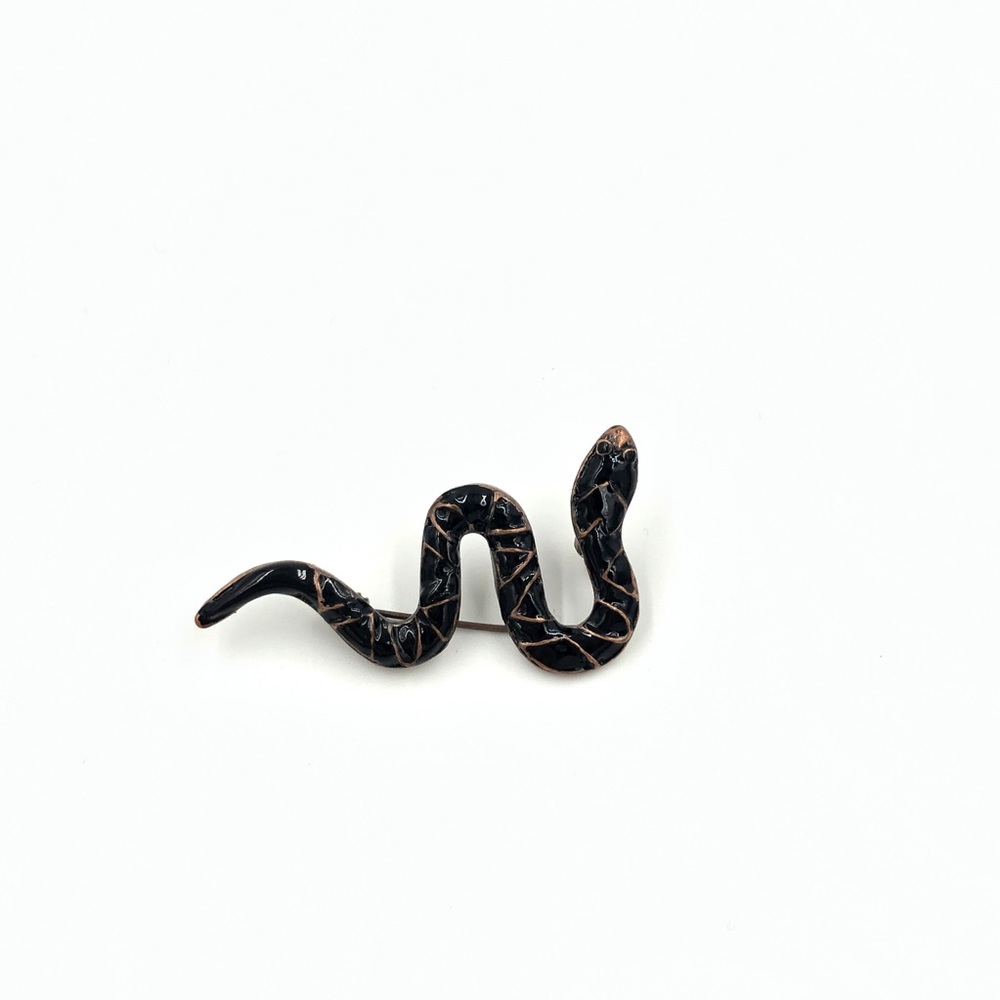 🐍 Black enamel and gold tone snake brooch 🐍
